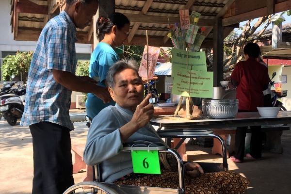 พิธีทอดผ้าป่าสามัคคี 